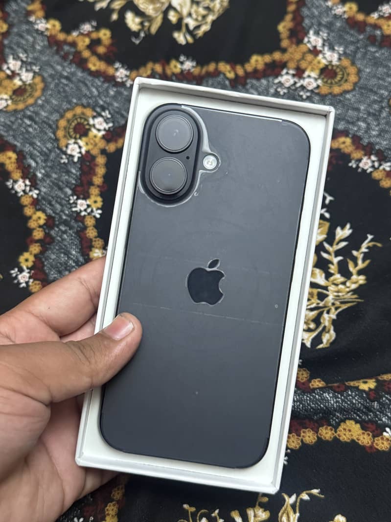Apple iPhone 16 0