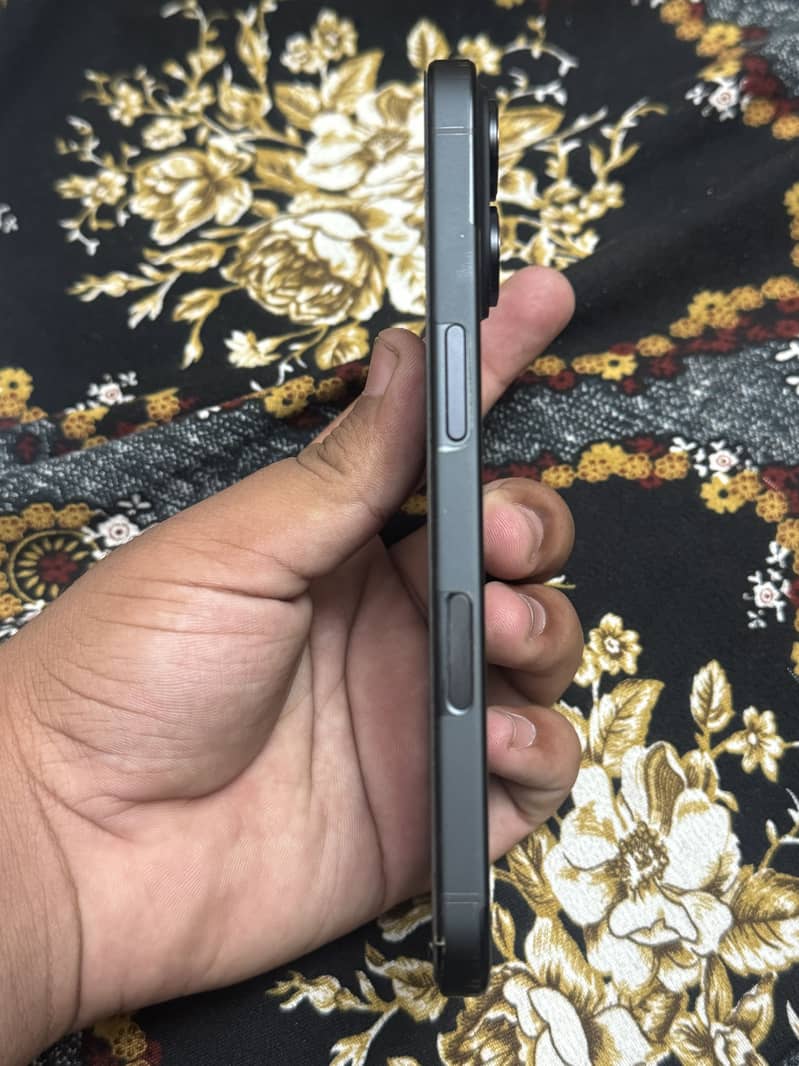 Apple iPhone 16 1
