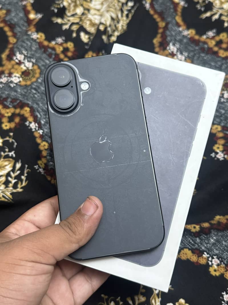 Apple iPhone 16 2