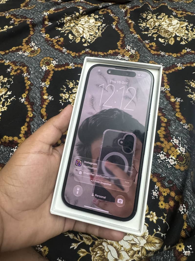 Apple iPhone 16 3