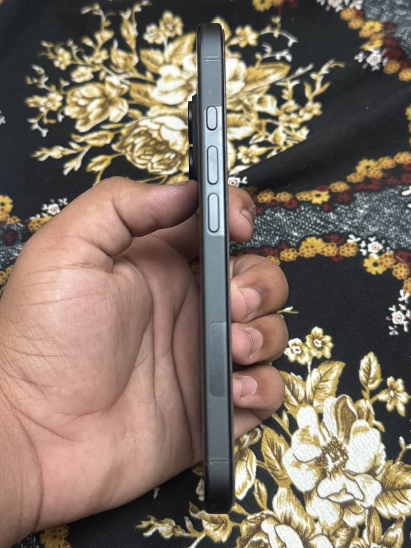 Apple iPhone 16 4