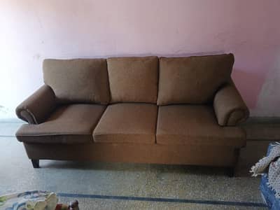 3 seater king size sofa in good condition