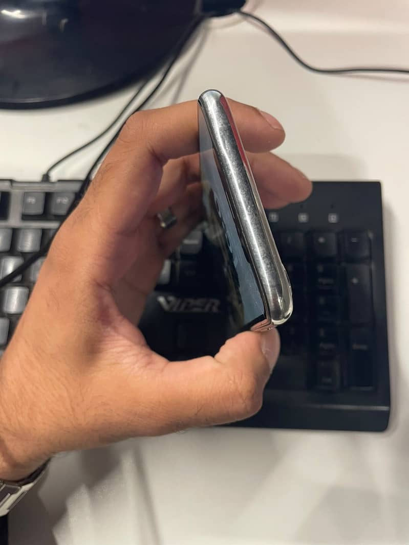 Apple iPhone X 5