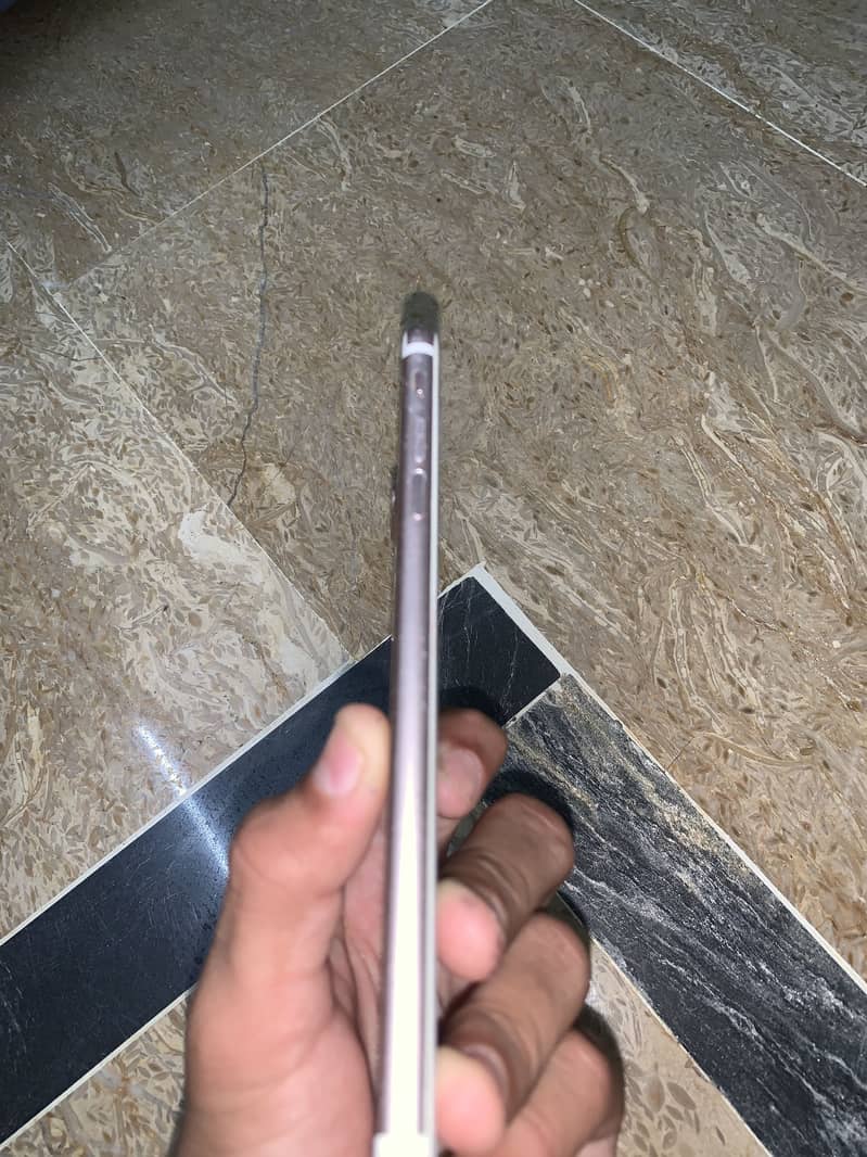 Apple iPhone 7 Plus 0