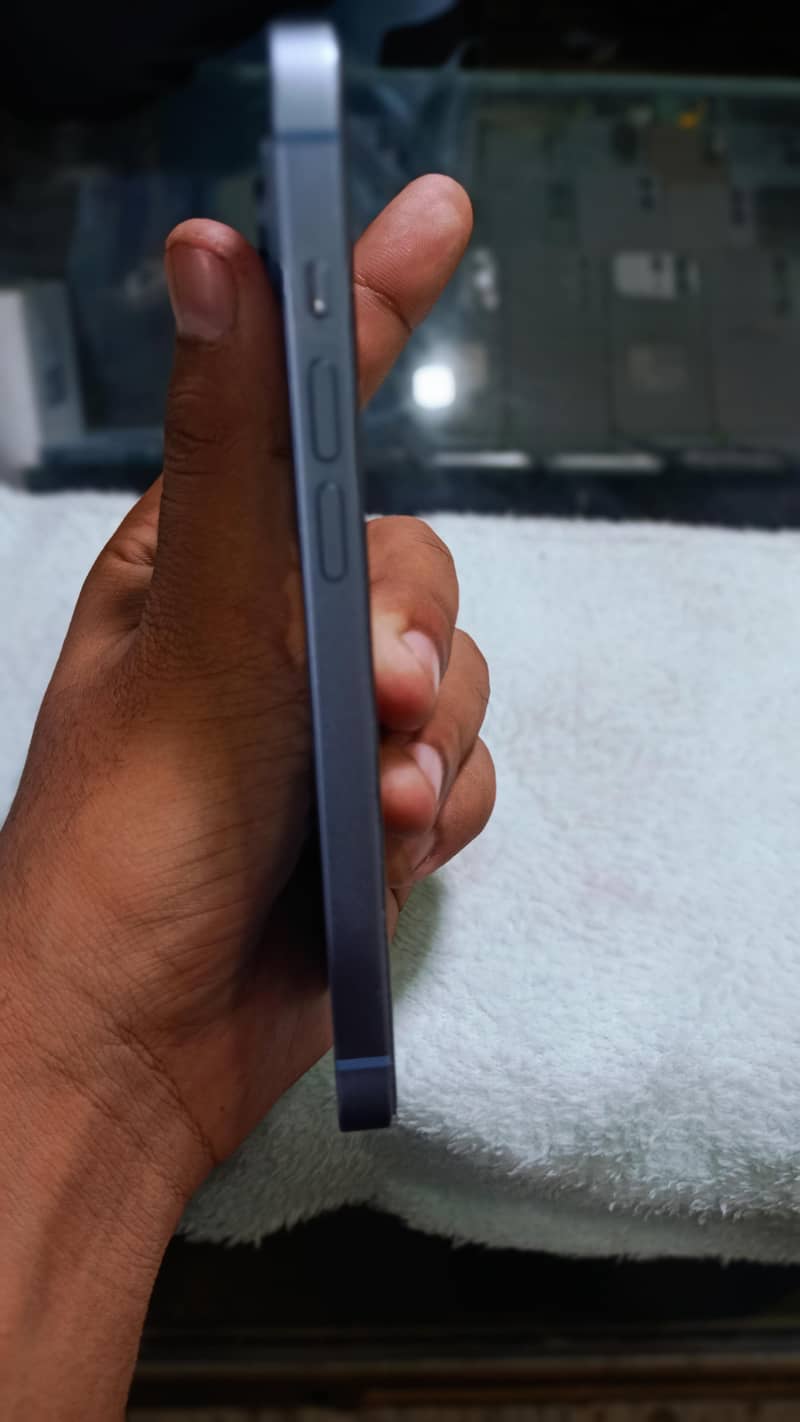 Apple iPhone 14 3