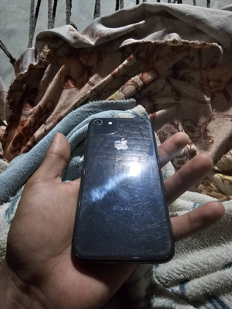 Apple iPhone 8 1