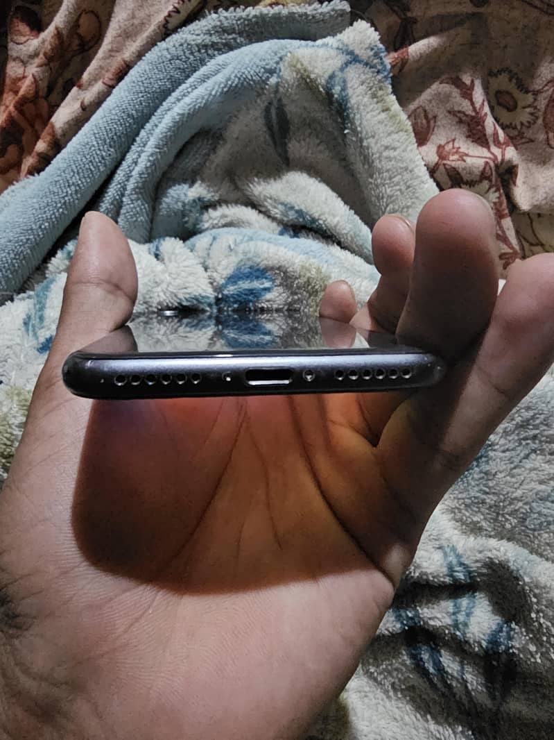 Apple iPhone 8 3