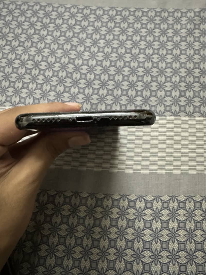 Apple iPhone X 4