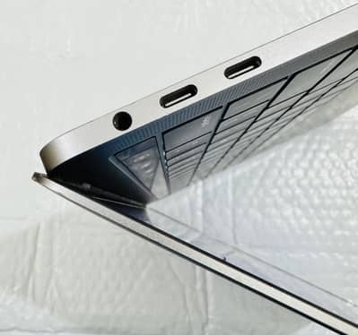 MacBook Pro 2019 core i7 16/256