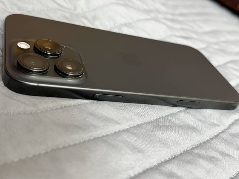 Apple iPhone 16 Pro Max 3
