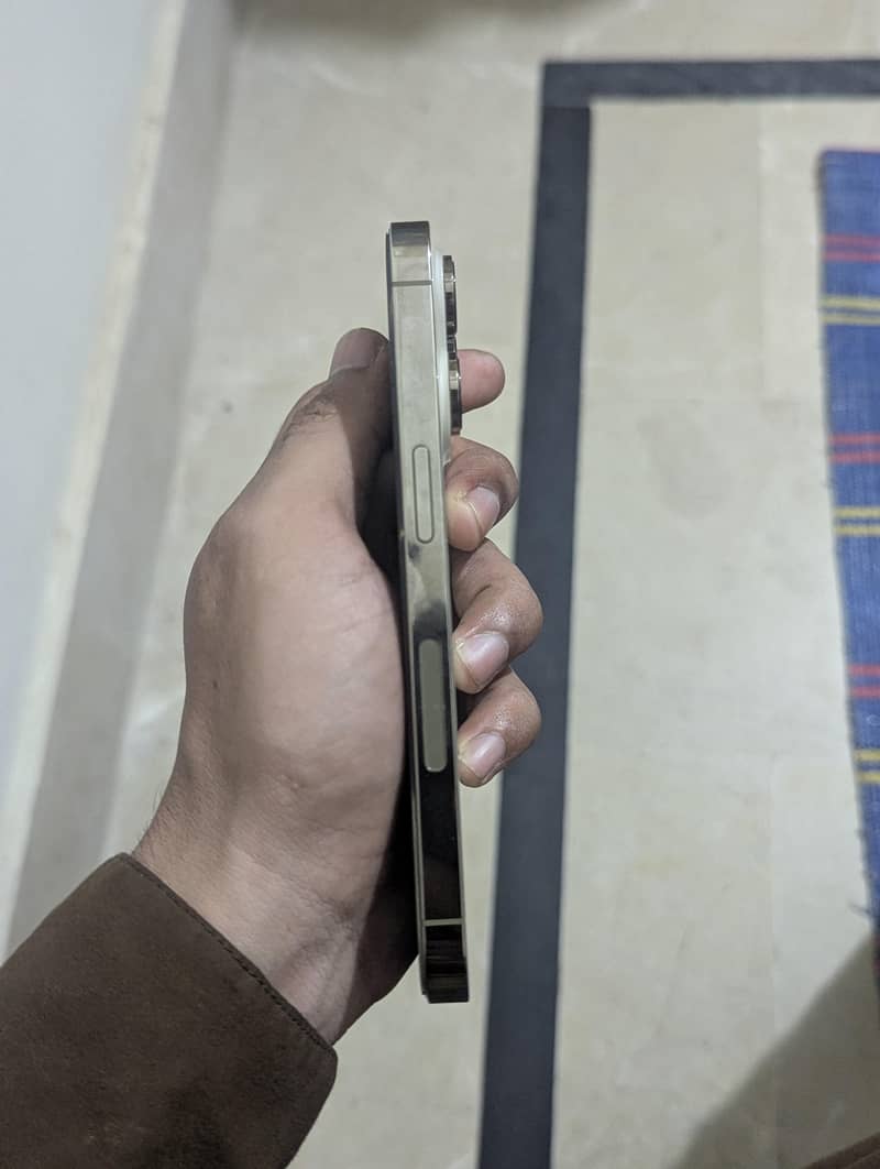 Apple iPhone 14 Pro 2