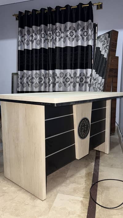 BRAND NEW OFFICE/GAMING TABLE