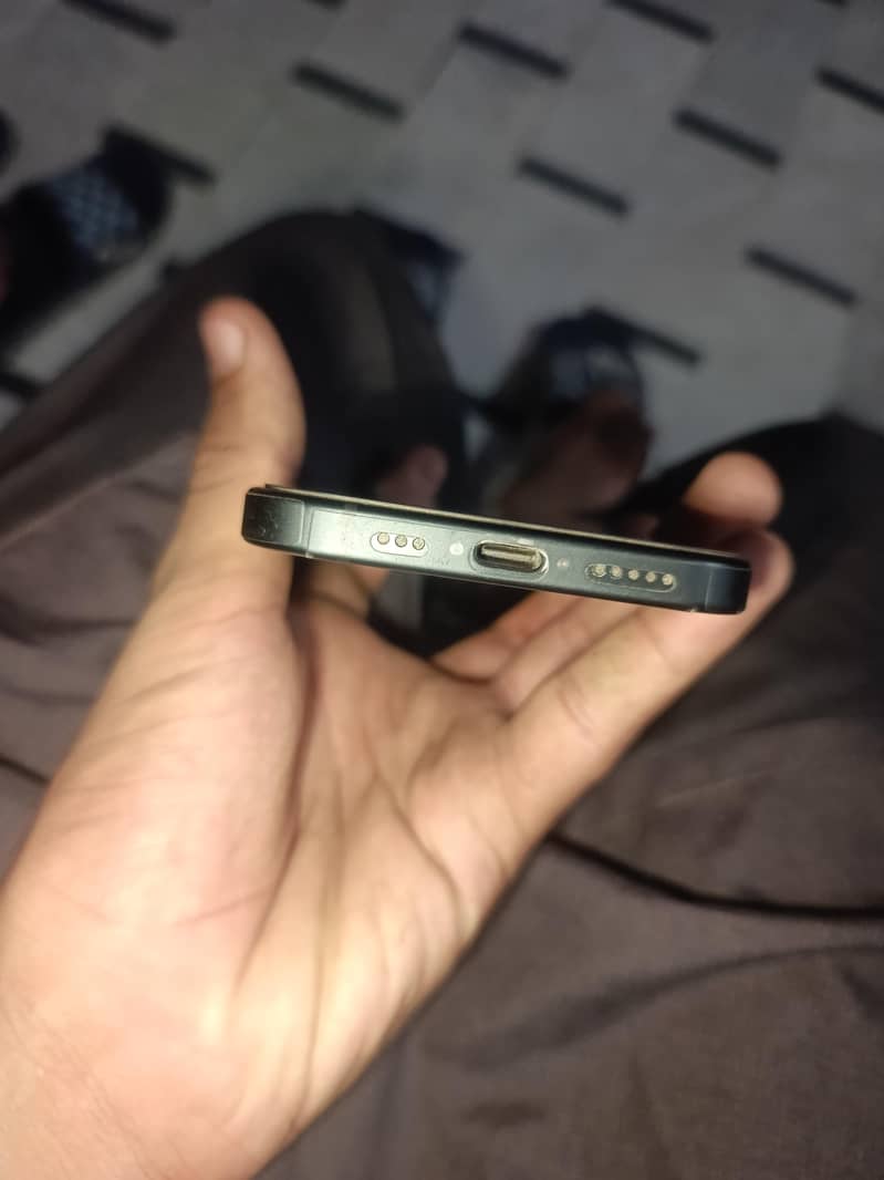 Apple iPhone 15 4