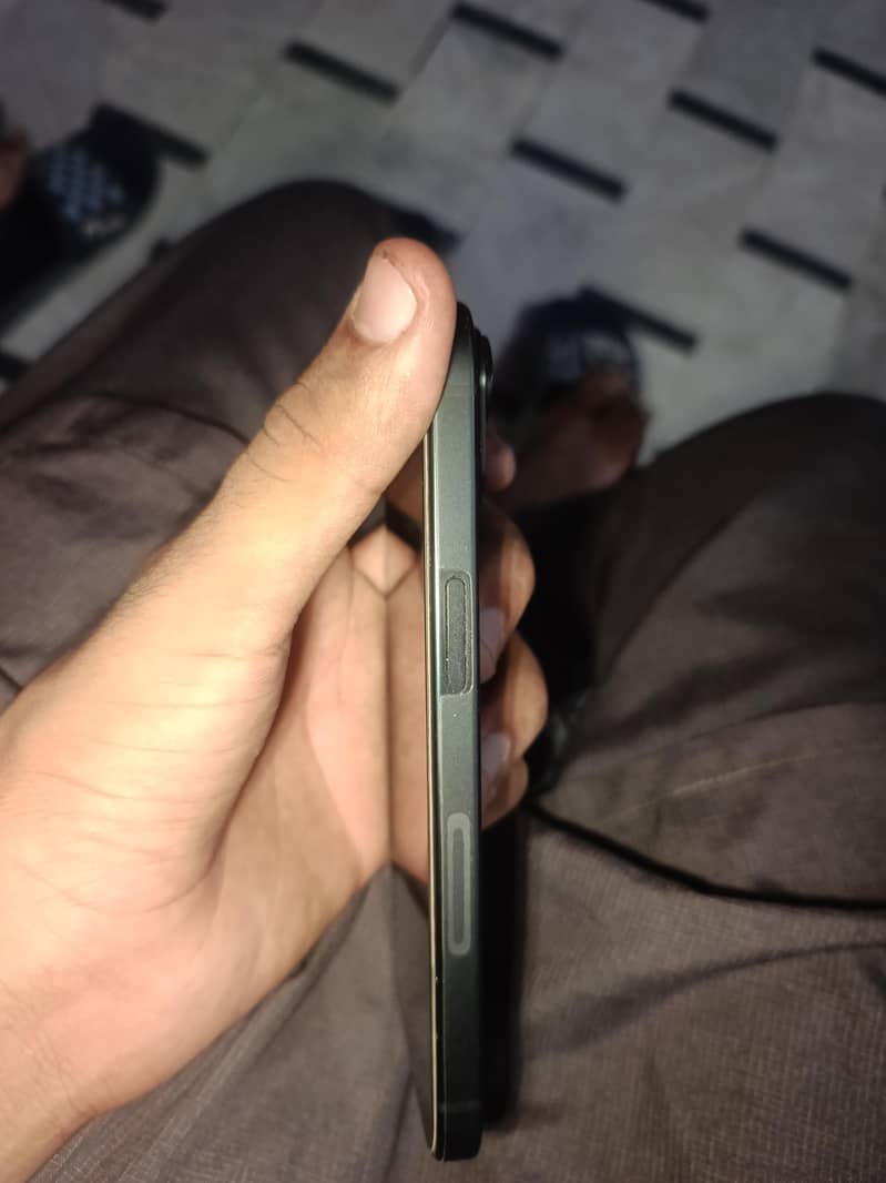 Apple iPhone 15 5