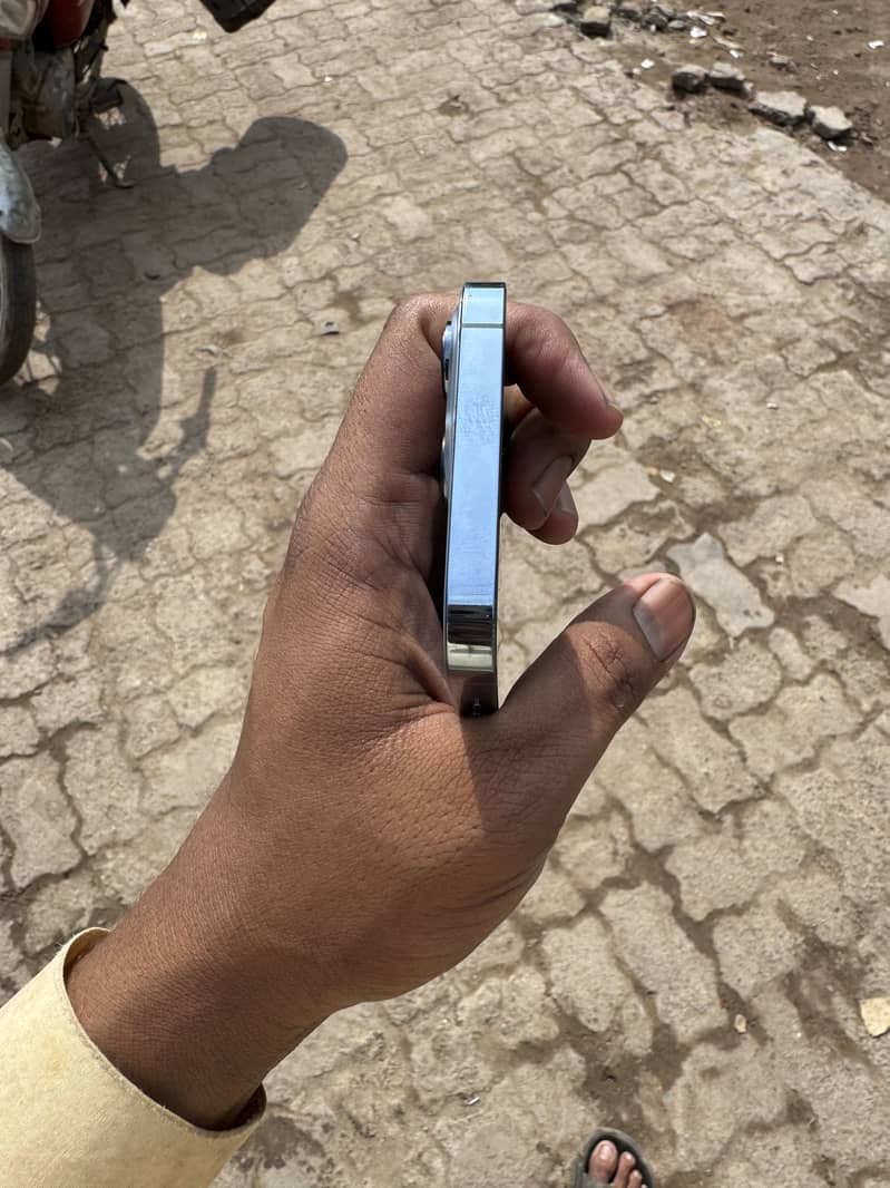 Apple iPhone 13 Pro 1