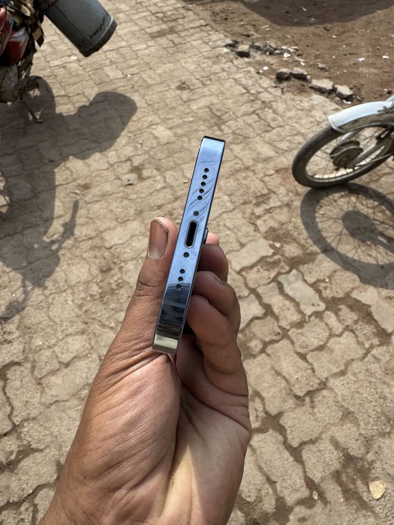 Apple iPhone 13 Pro 2