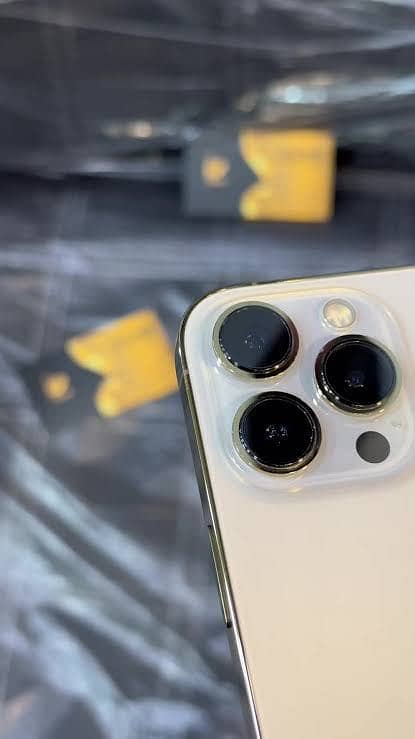 Apple iPhone 13 Pro Max 0