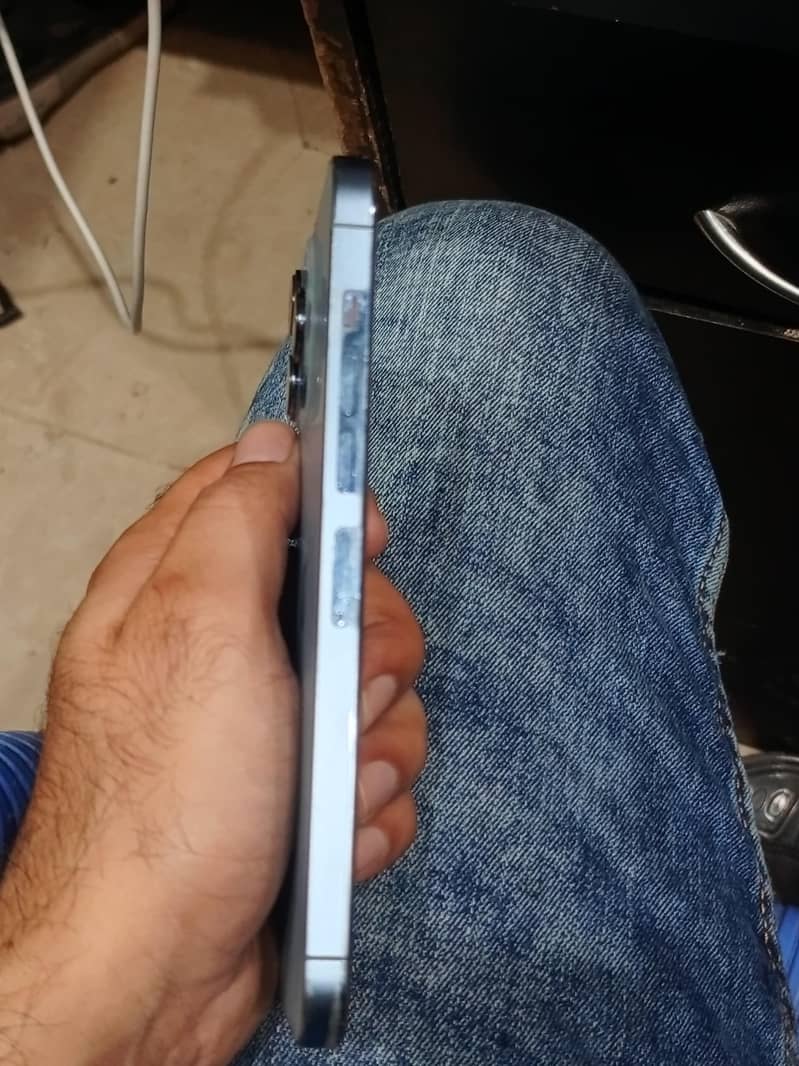 Apple iPhone 13 Pro Max 4