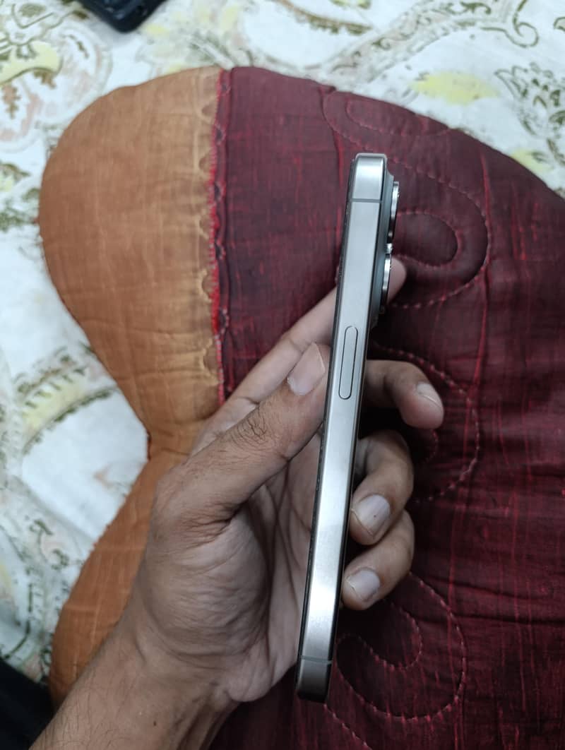 Apple iPhone 15 Pro 1