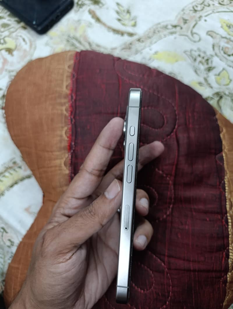 Apple iPhone 15 Pro 3