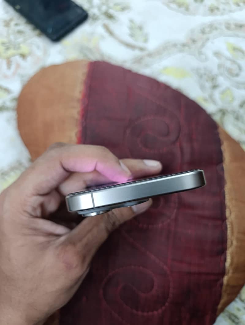 Apple iPhone 15 Pro 4