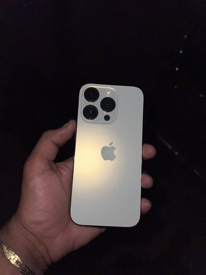 Apple iPhone 14 Pro 1