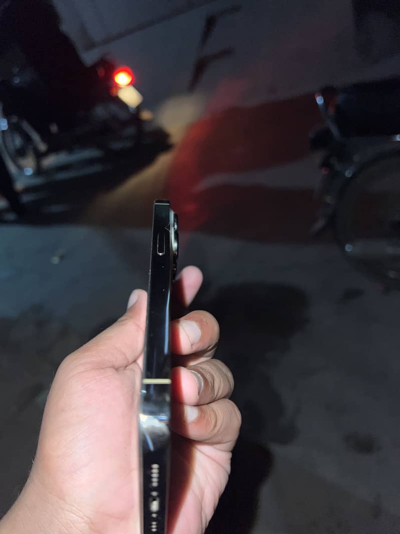 Apple iPhone 14 Pro 2