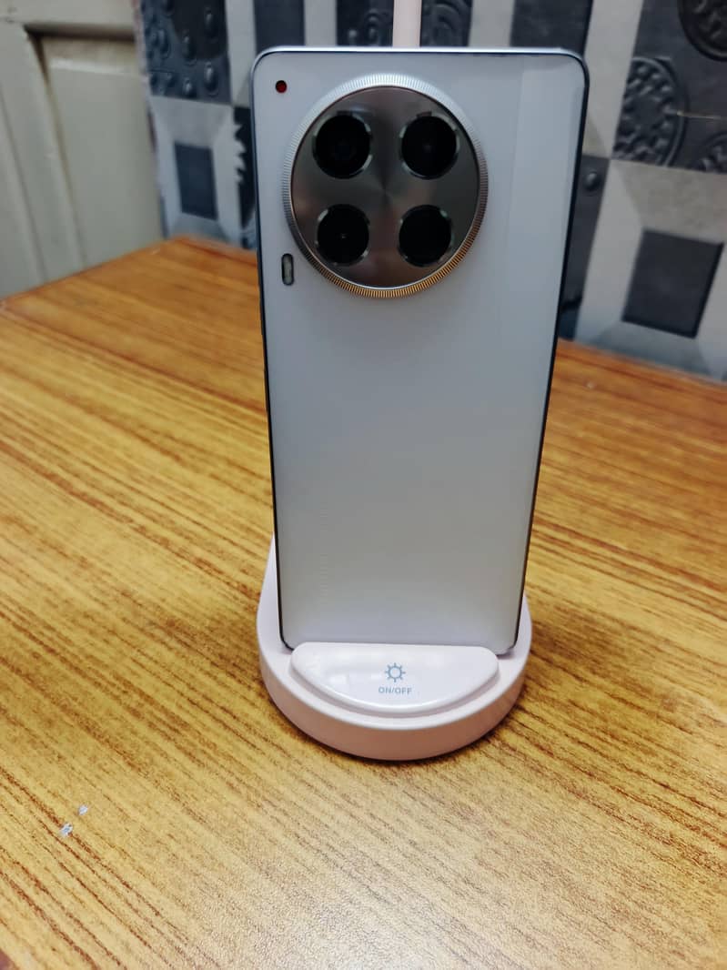 Tecno CAMON 30 9