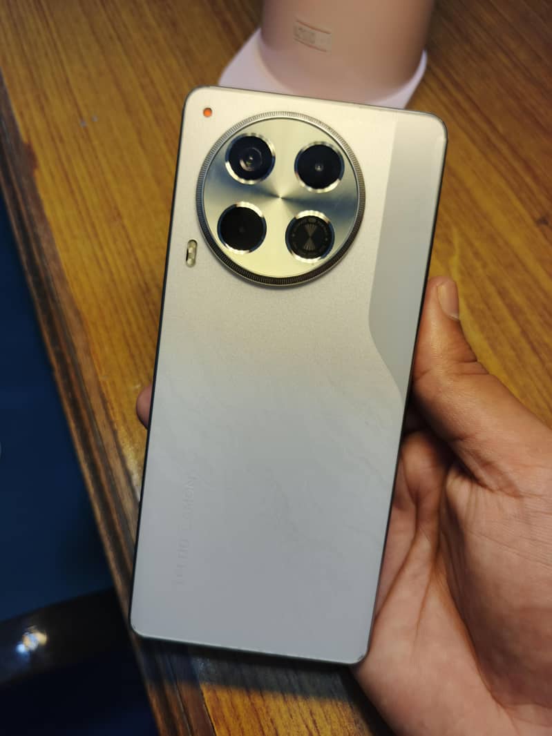 Tecno CAMON 30 15