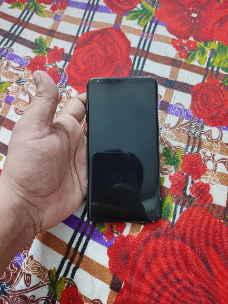 LG V30 Plus 5