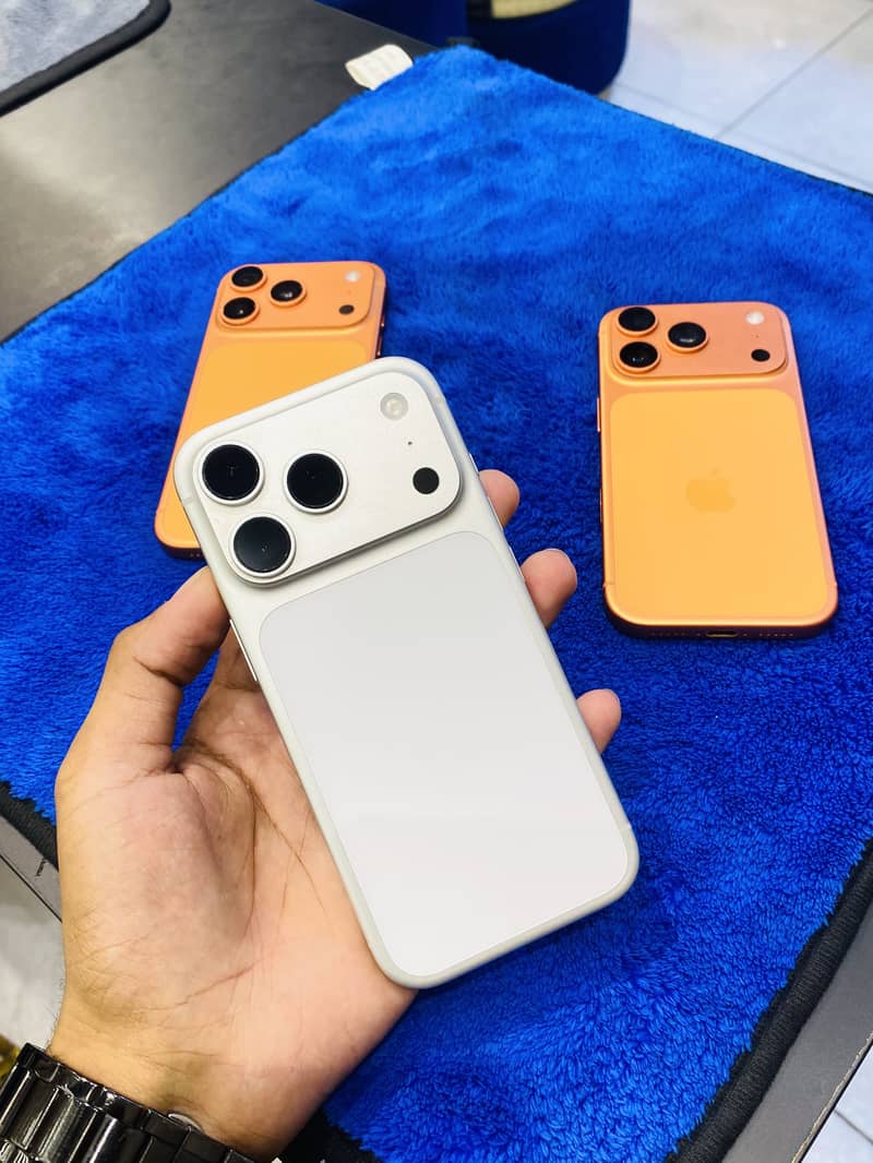 iPhone 17 Pro silver&orange 0
