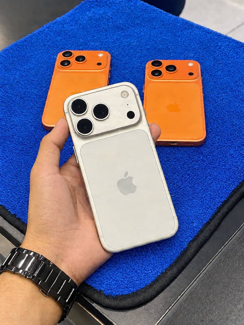 iPhone 17 Pro silver&orange 3