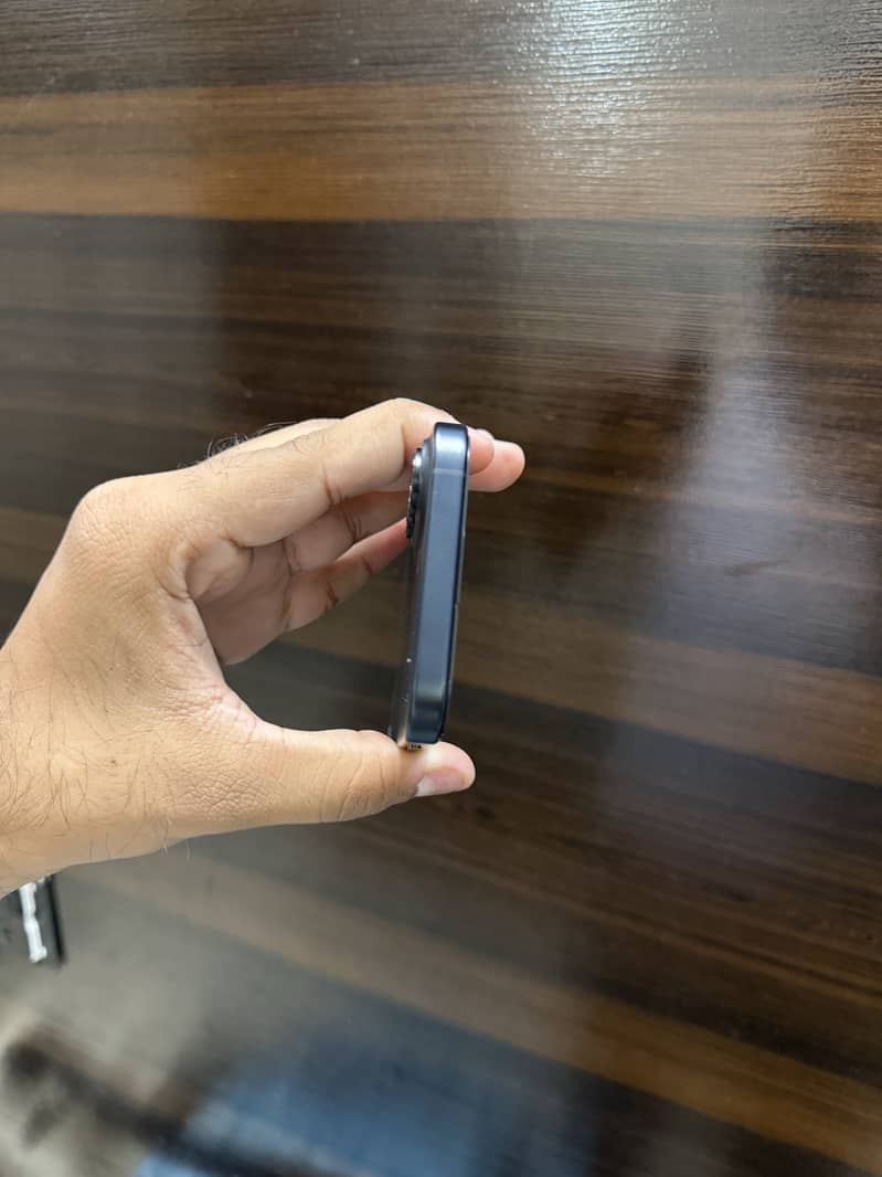 Apple iPhone 16 Jv 1