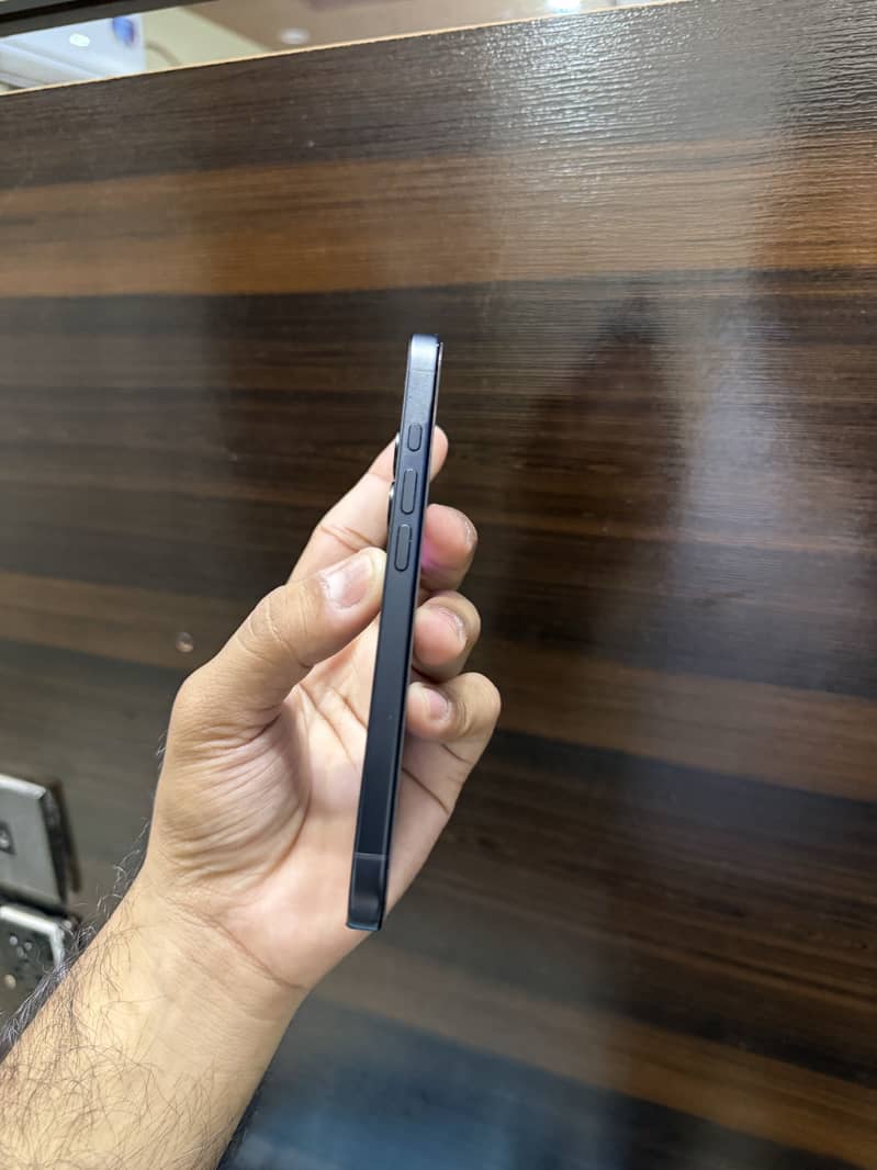 Apple iPhone 16 Jv 2
