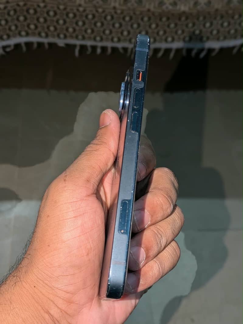 Apple iPhone 13 3