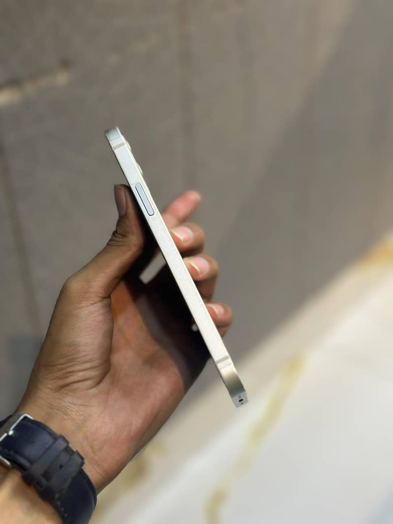 Apple iPhone 12 1
