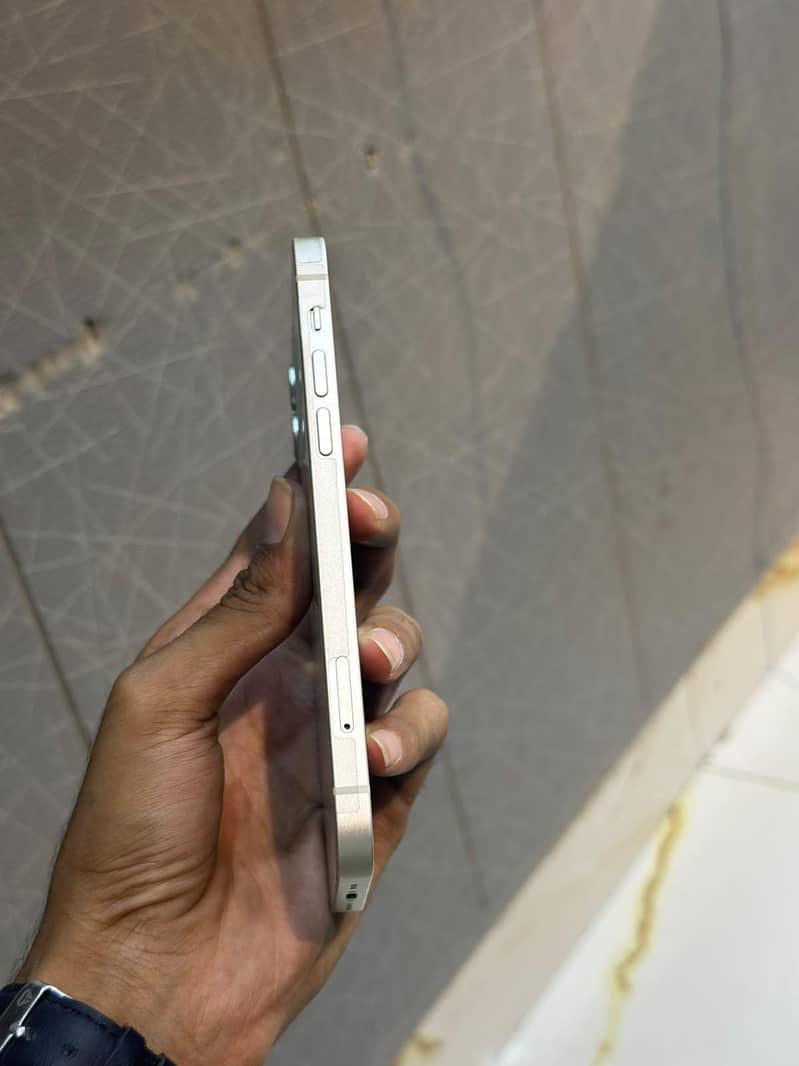 Apple iPhone 12 2