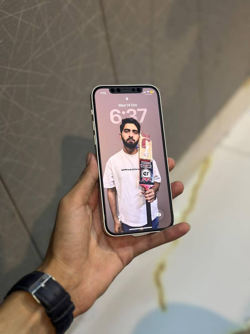 Apple iPhone 12 3