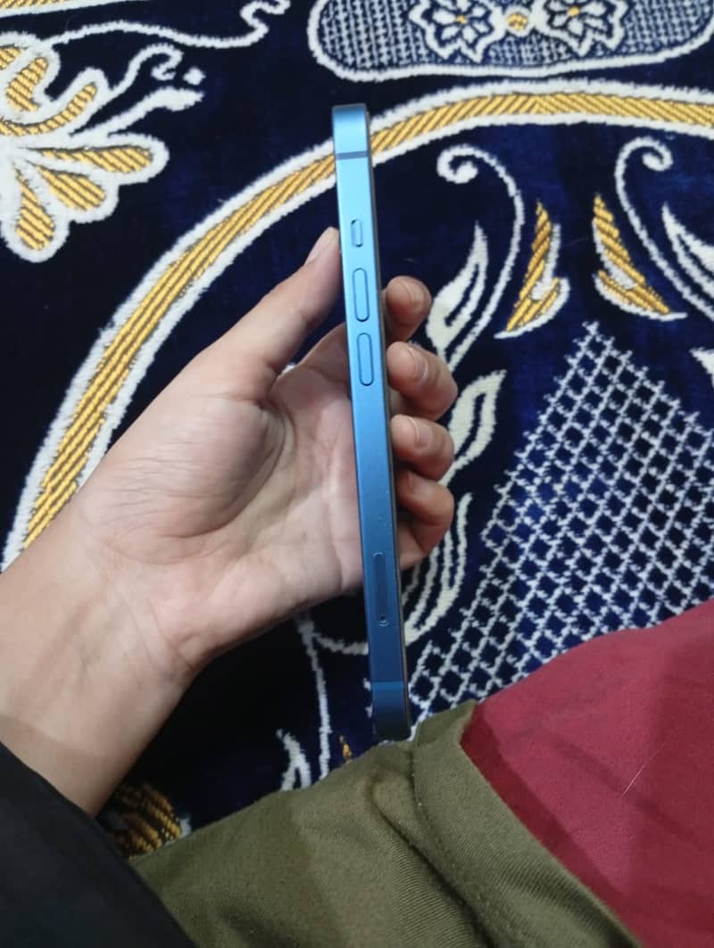 Apple iPhone 13 2