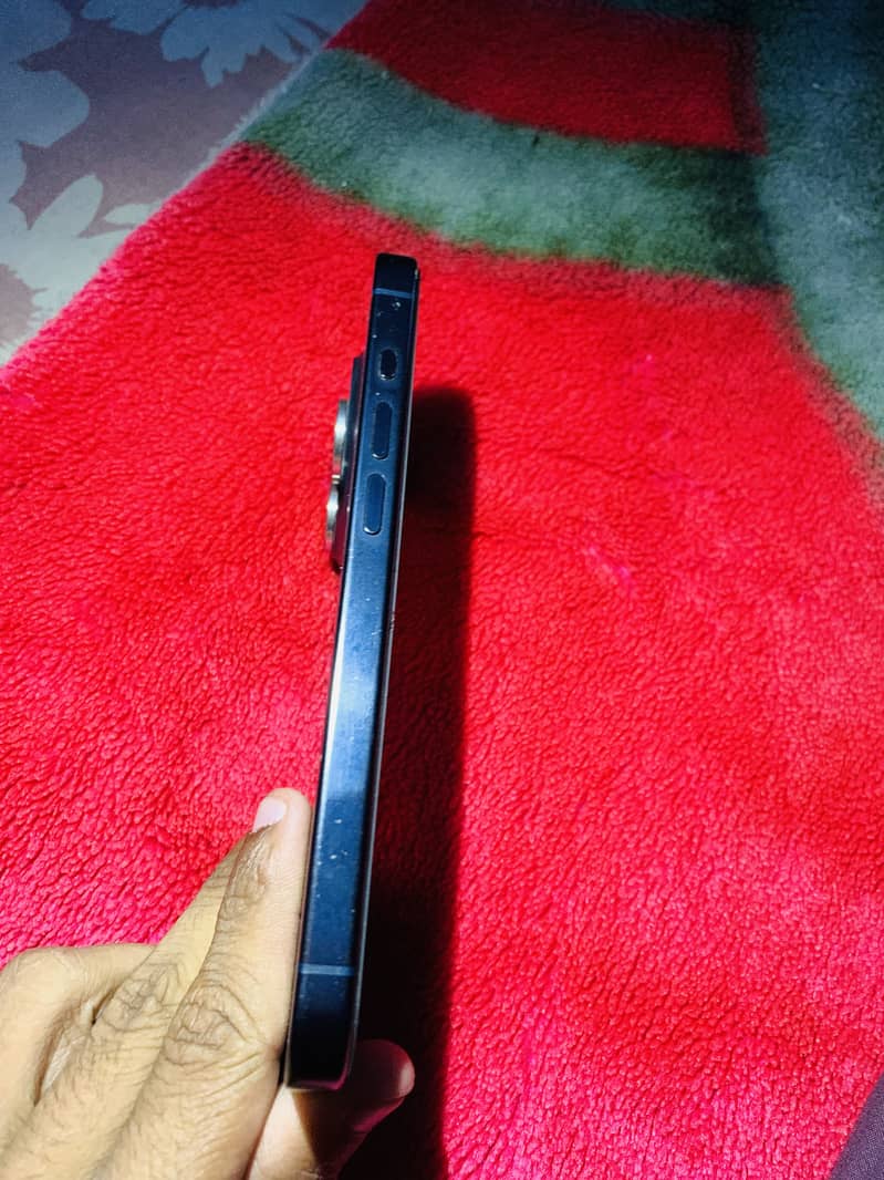 Apple iPhone 15 Pro 3