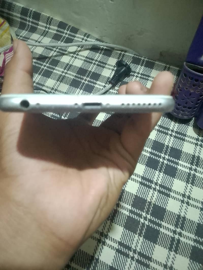 Apple iPhone 6 Plus 3