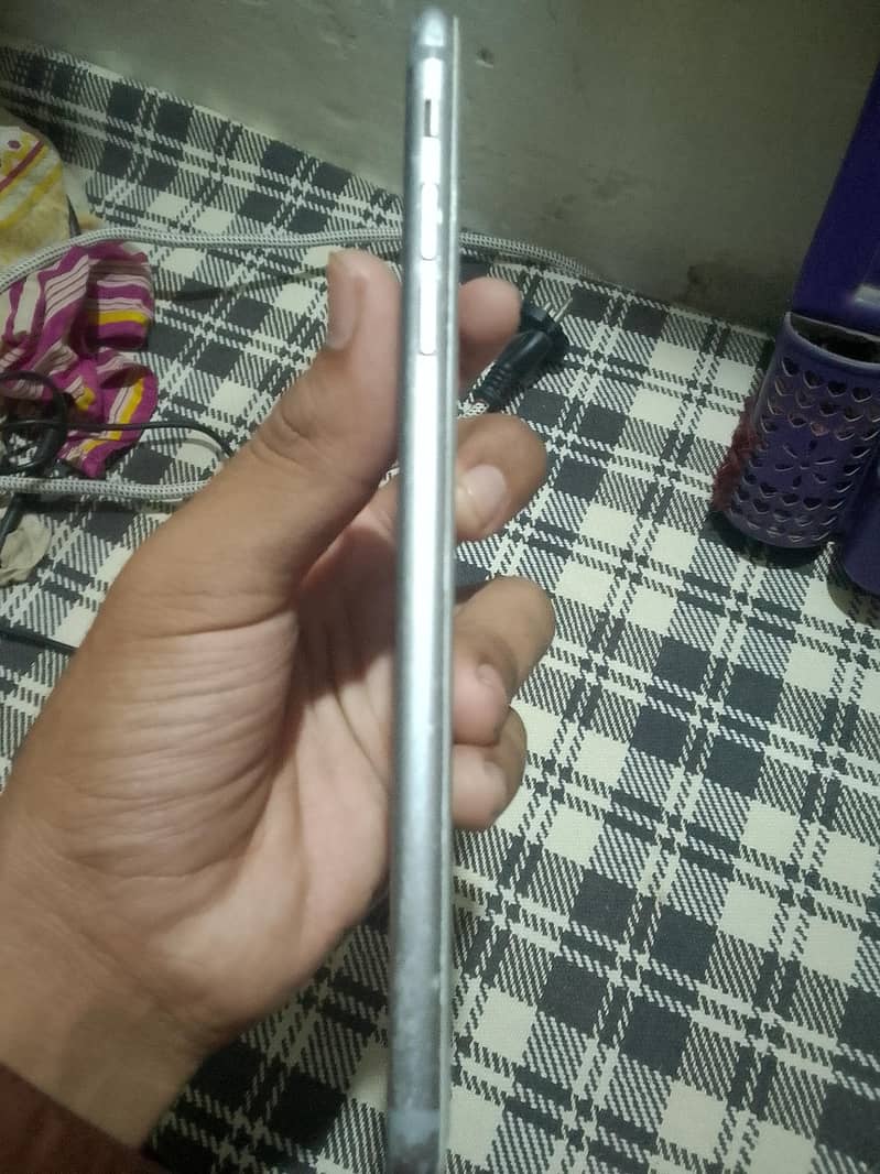 Apple iPhone 6 Plus 4