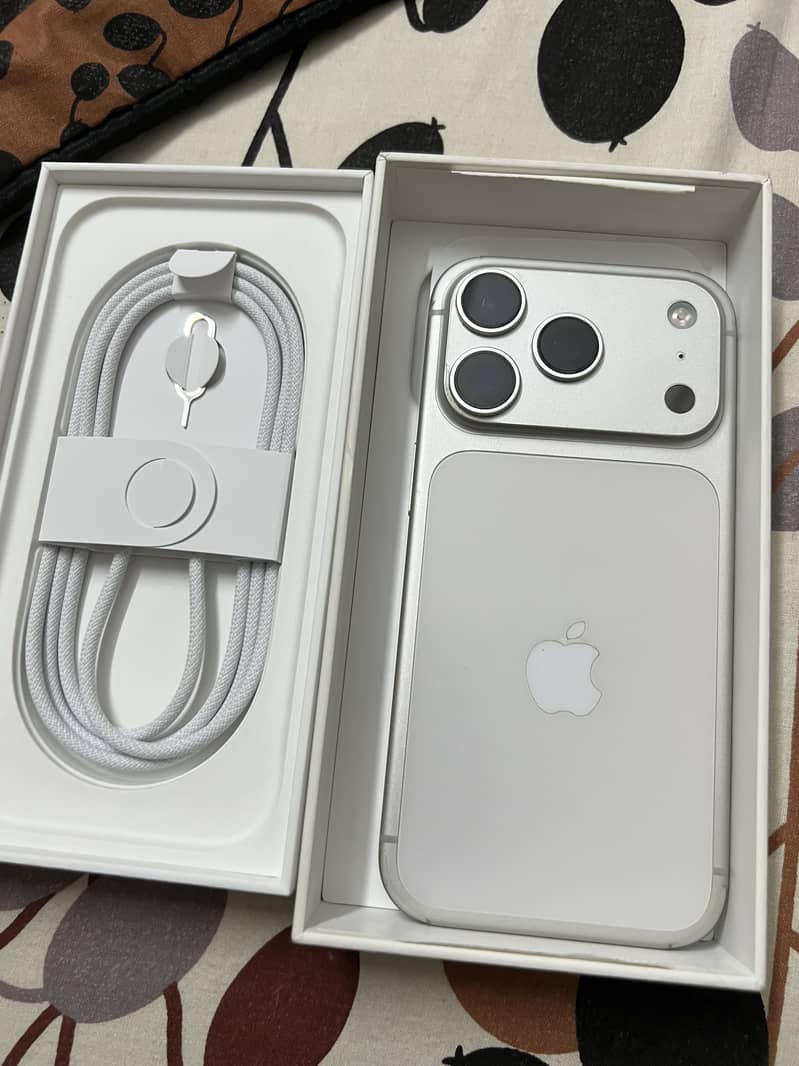 Apple iPhone 17 Pro 1