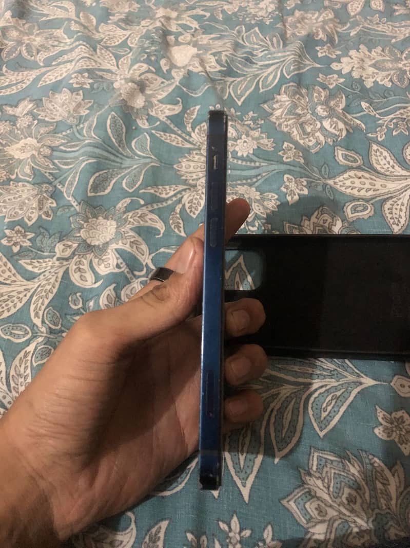 Apple iPhone 12 6