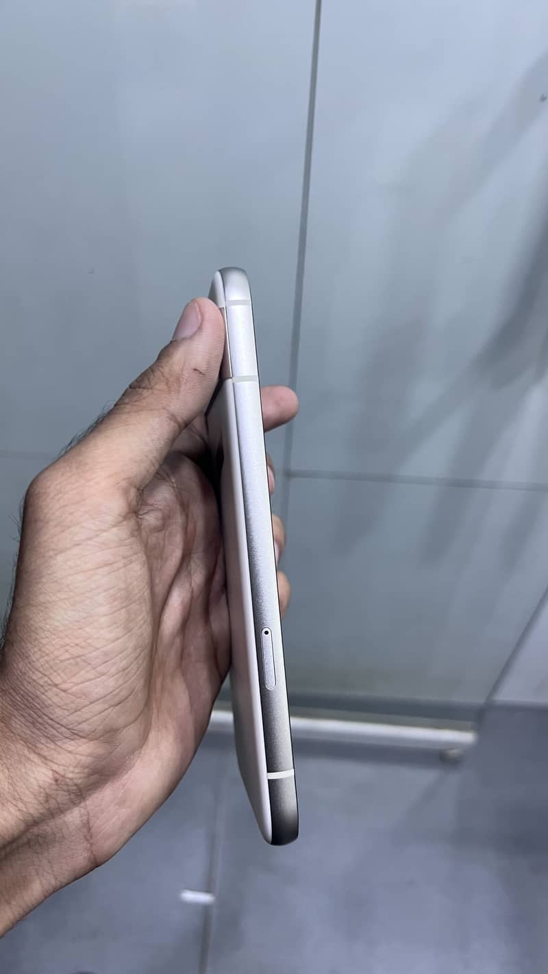 Google Pixel 8a 1