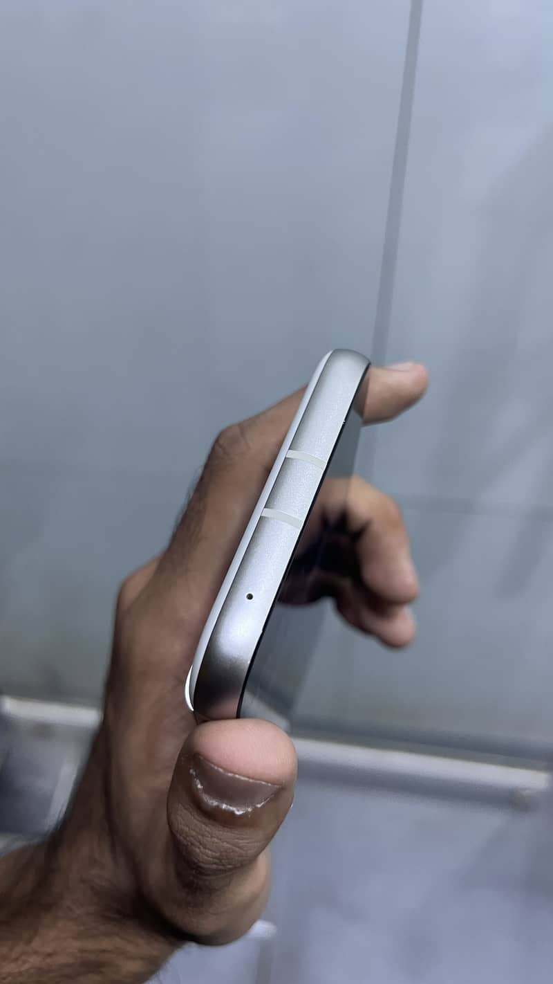 Google Pixel 8a 4