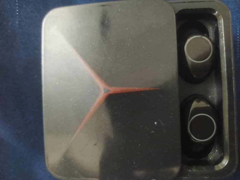 earbuds 0