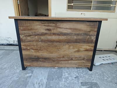 Big Office Table / Counter Almost 10/10 Condition