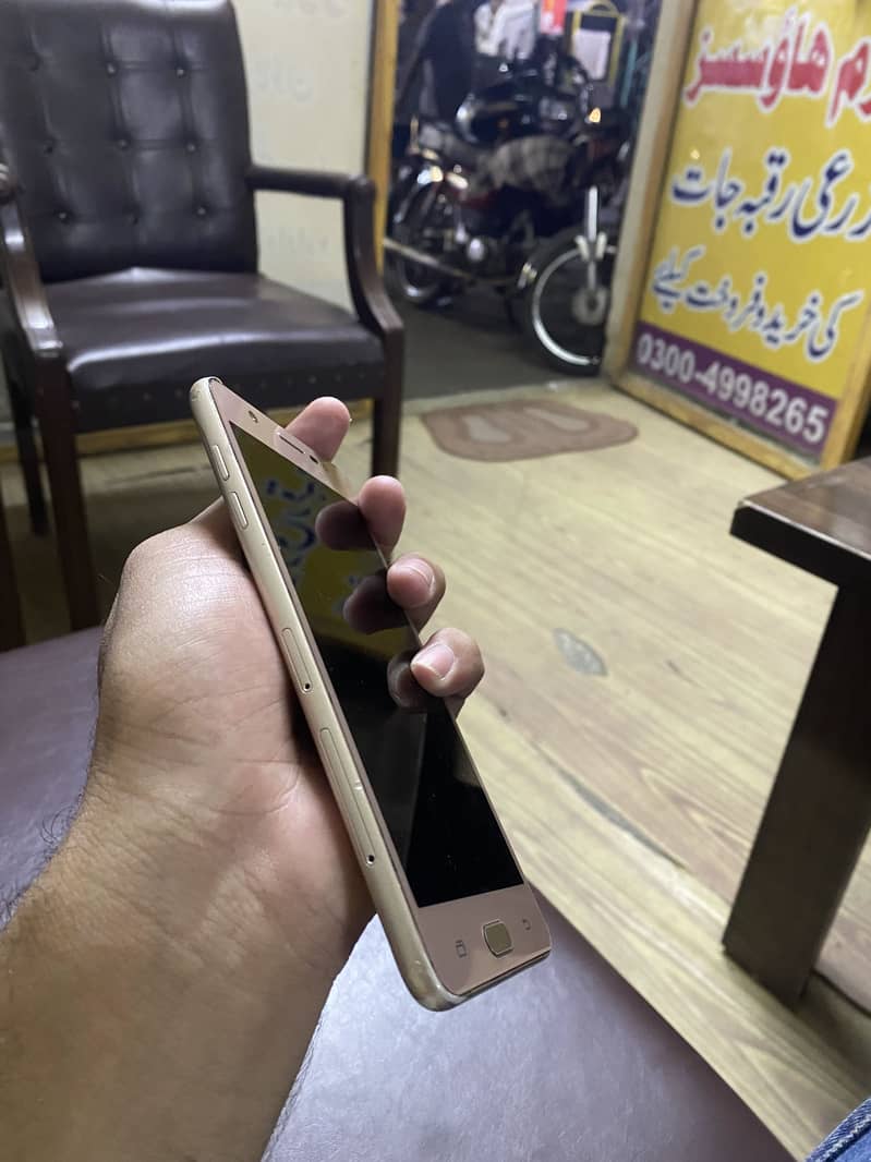 Samsung Mobile J7 Max 0