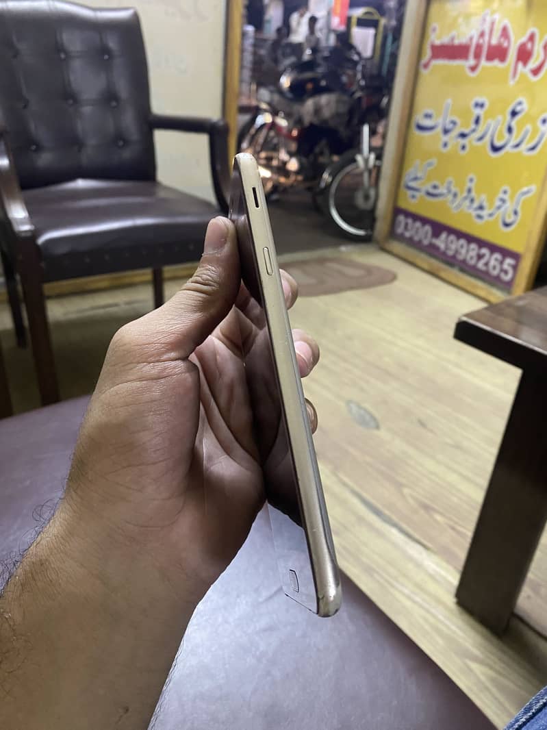 Samsung Mobile J7 Max 3